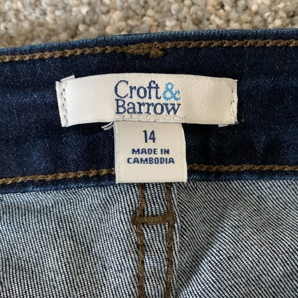 Nearly New C&B Dark Wash Mid Rise Stretch Capri Jeans - Picture 3 of 6